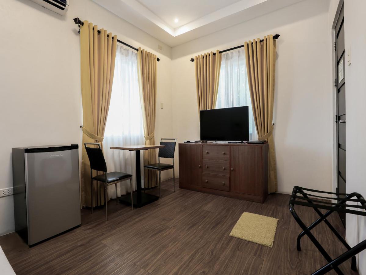 Hotel Capital O 642 The Junction Tagaytay Tagaytay City Esterno foto