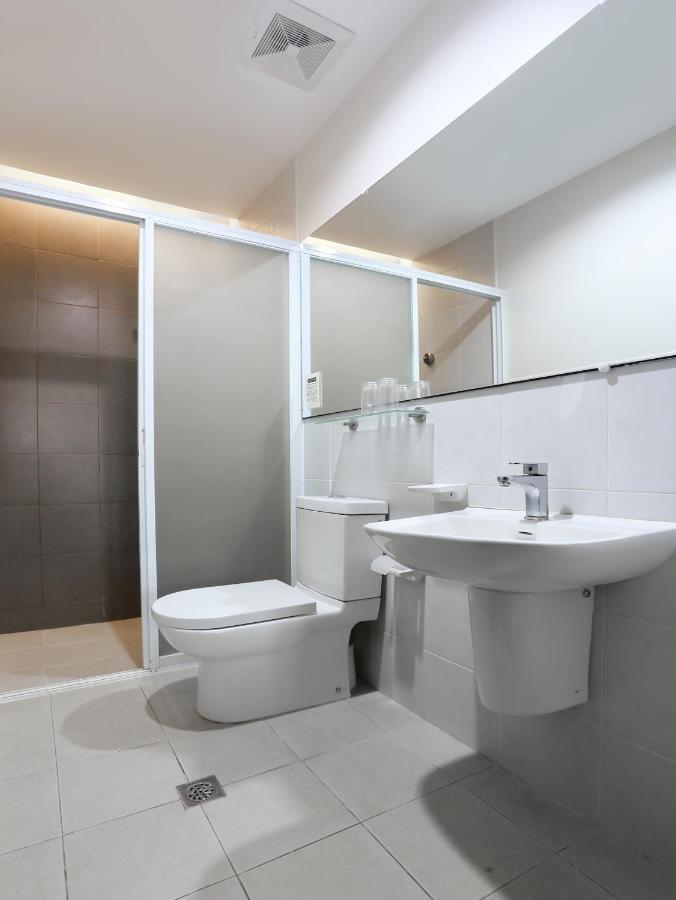 Hotel Capital O 642 The Junction Tagaytay Tagaytay City Esterno foto