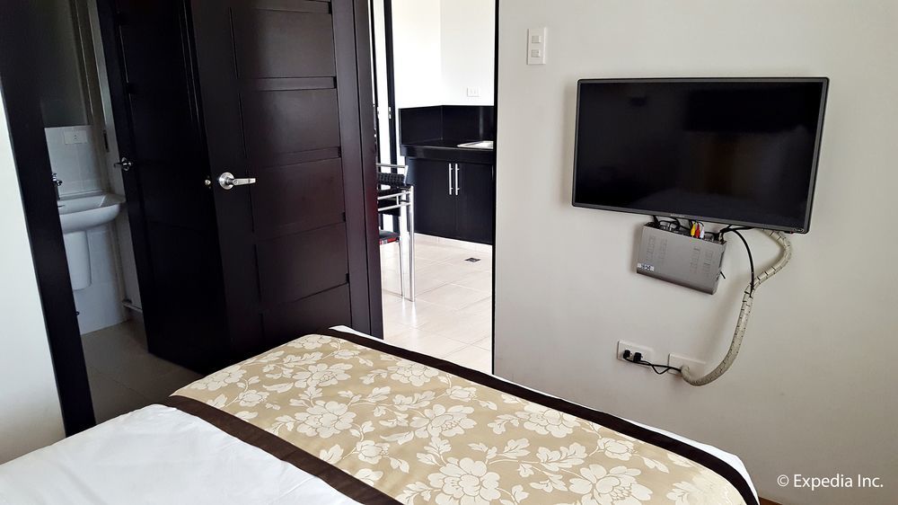 Hotel Capital O 642 The Junction Tagaytay Tagaytay City Esterno foto