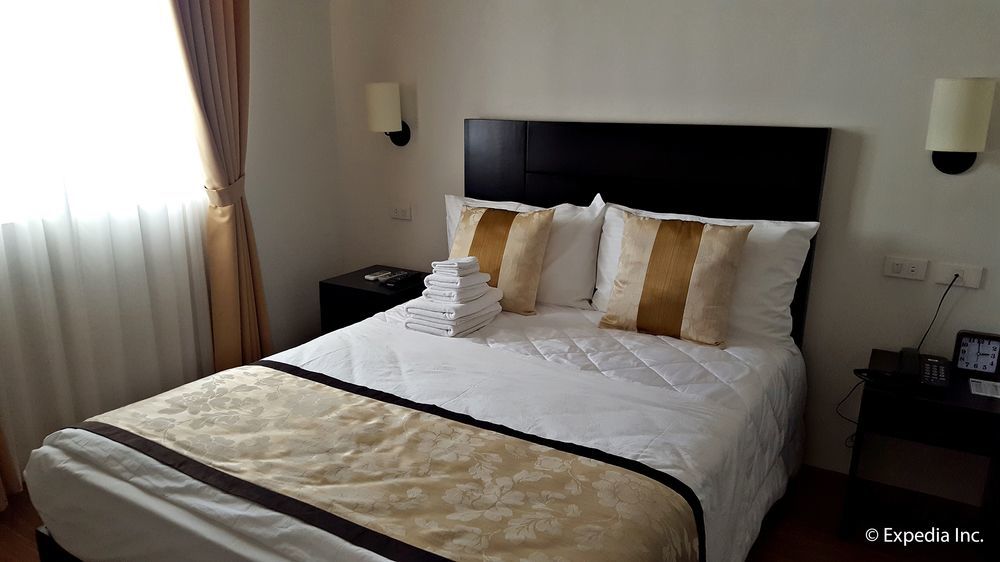 Hotel Capital O 642 The Junction Tagaytay Tagaytay City Esterno foto