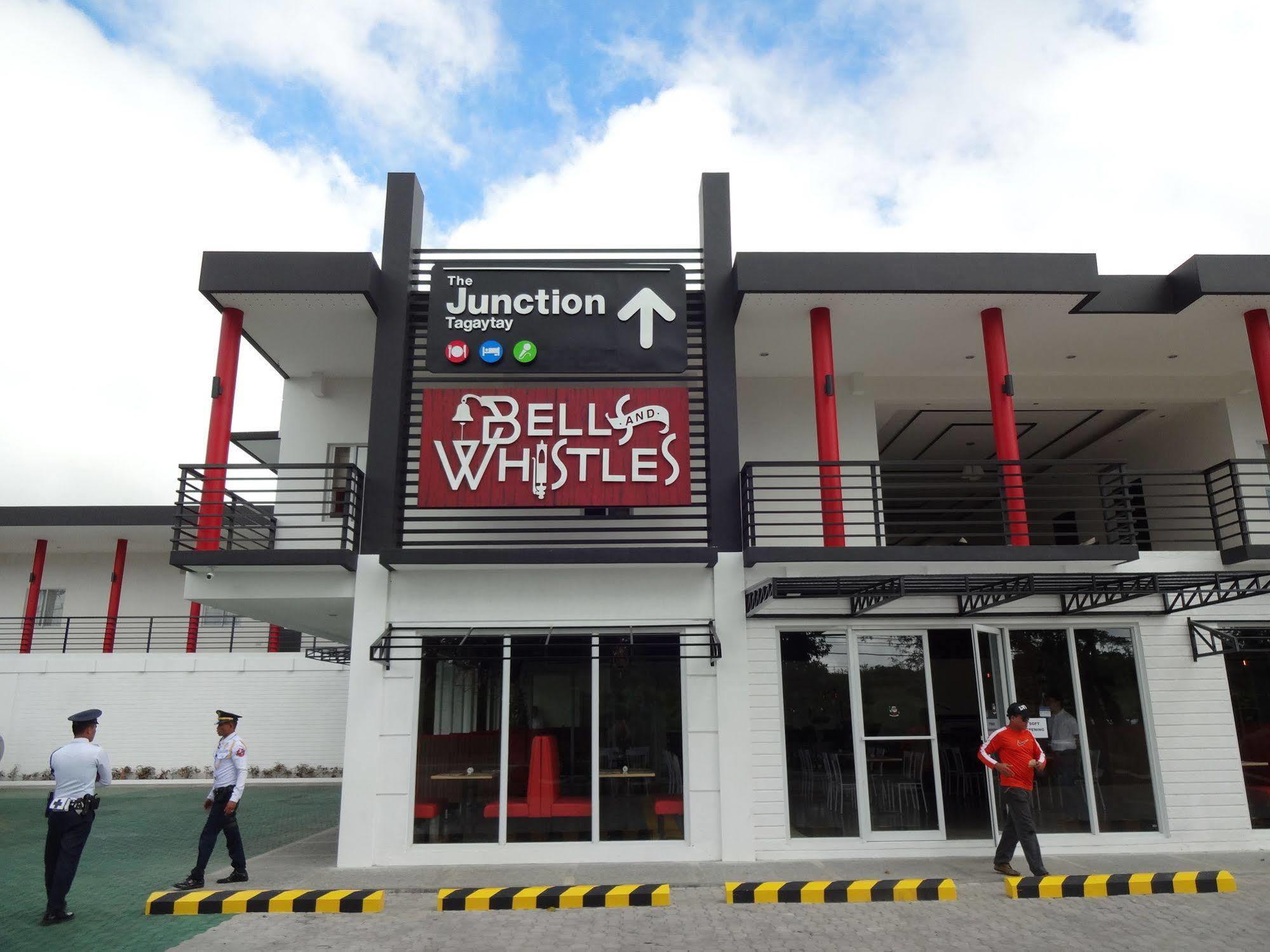 Hotel Capital O 642 The Junction Tagaytay Tagaytay City Esterno foto