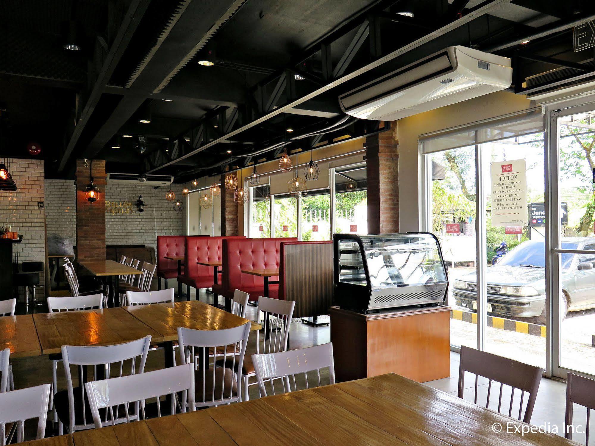 Hotel Capital O 642 The Junction Tagaytay Tagaytay City Esterno foto