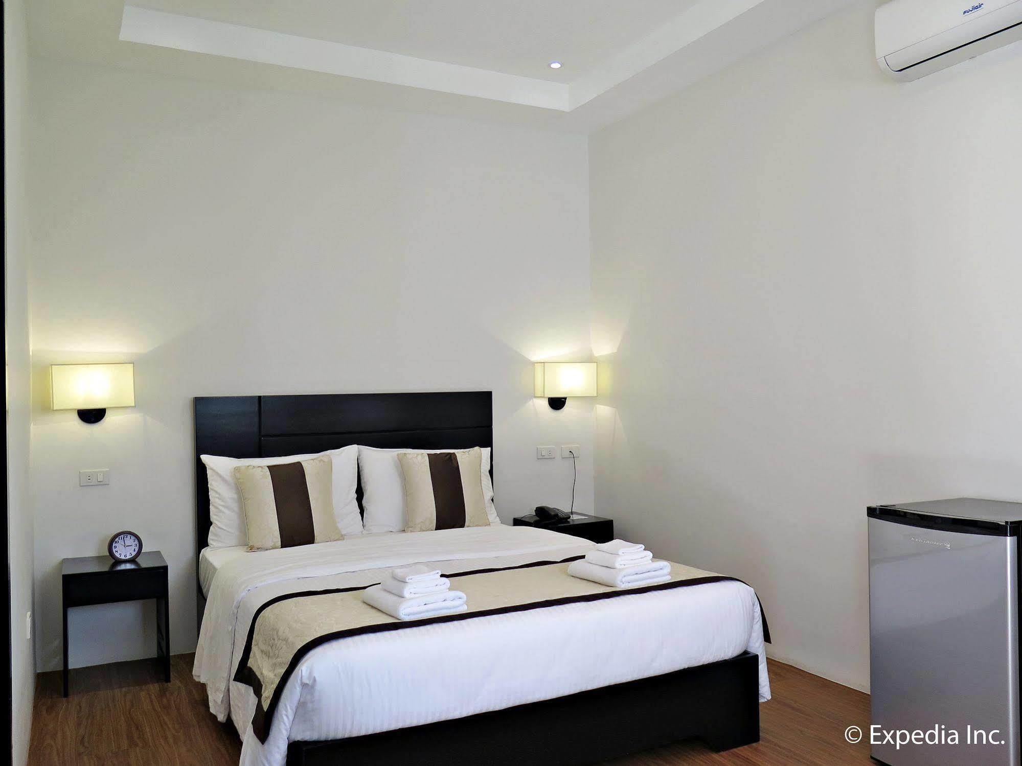 Hotel Capital O 642 The Junction Tagaytay Tagaytay City Esterno foto