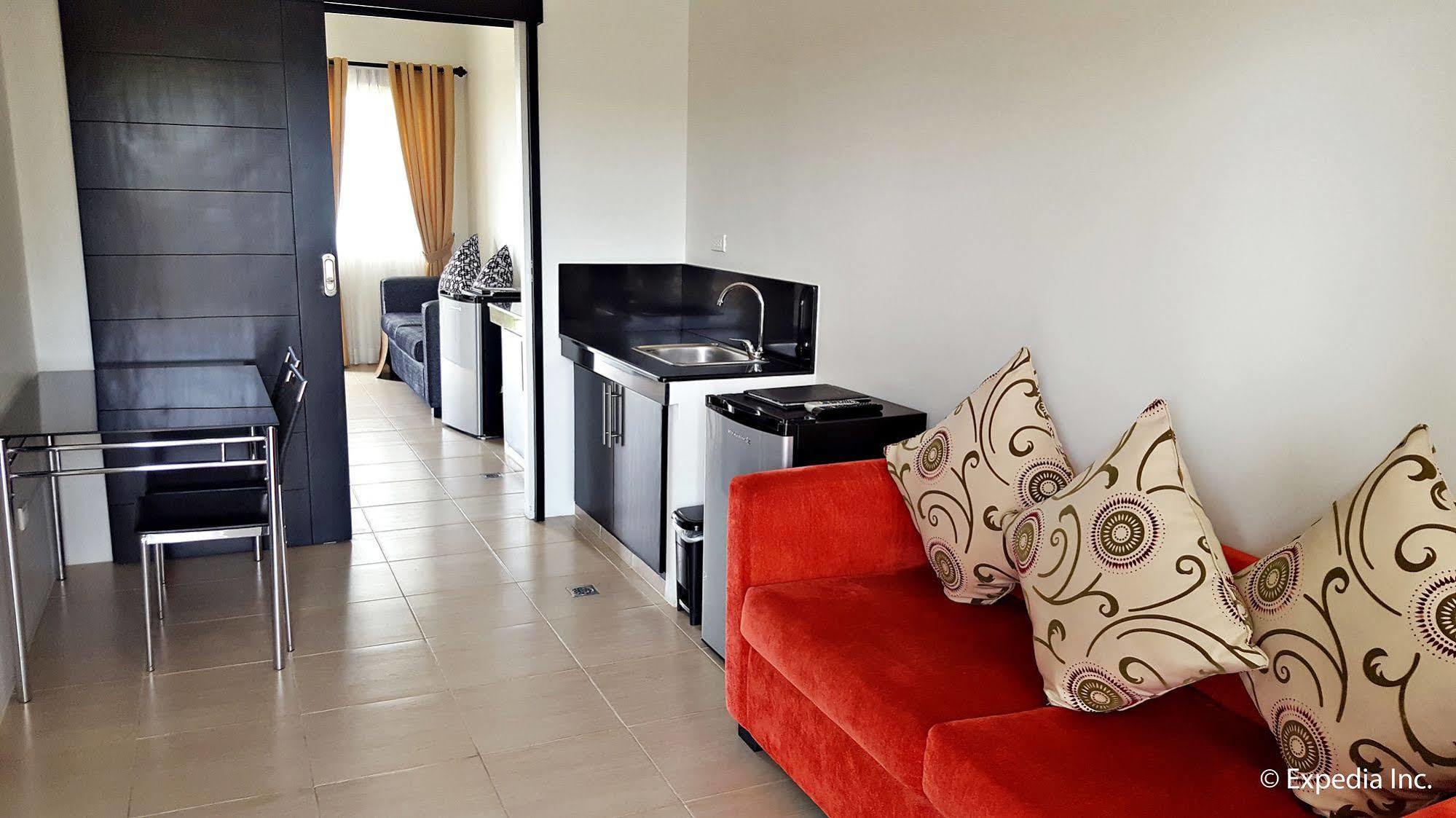 Hotel Capital O 642 The Junction Tagaytay Tagaytay City Esterno foto
