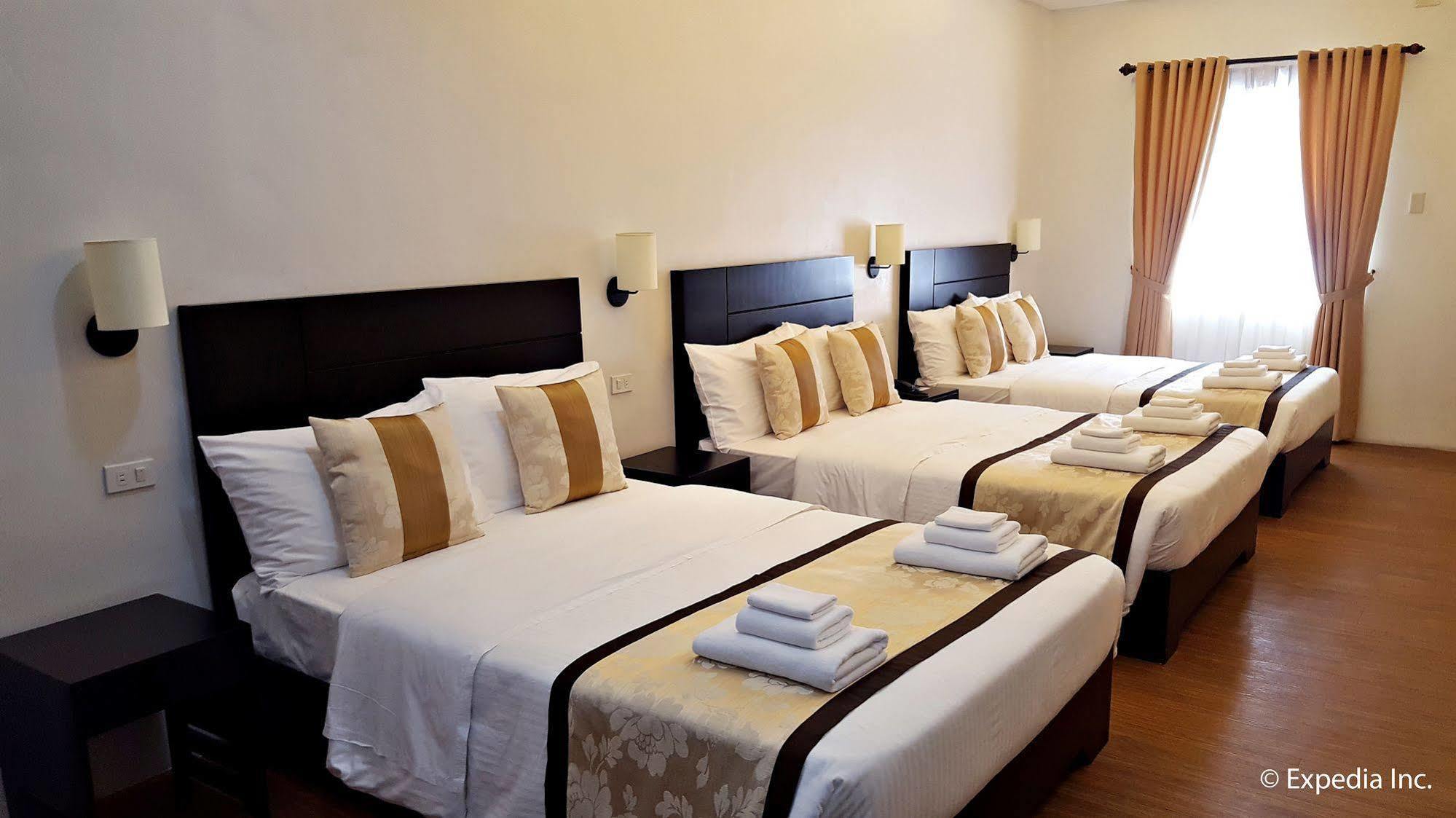 Hotel Capital O 642 The Junction Tagaytay Tagaytay City Esterno foto