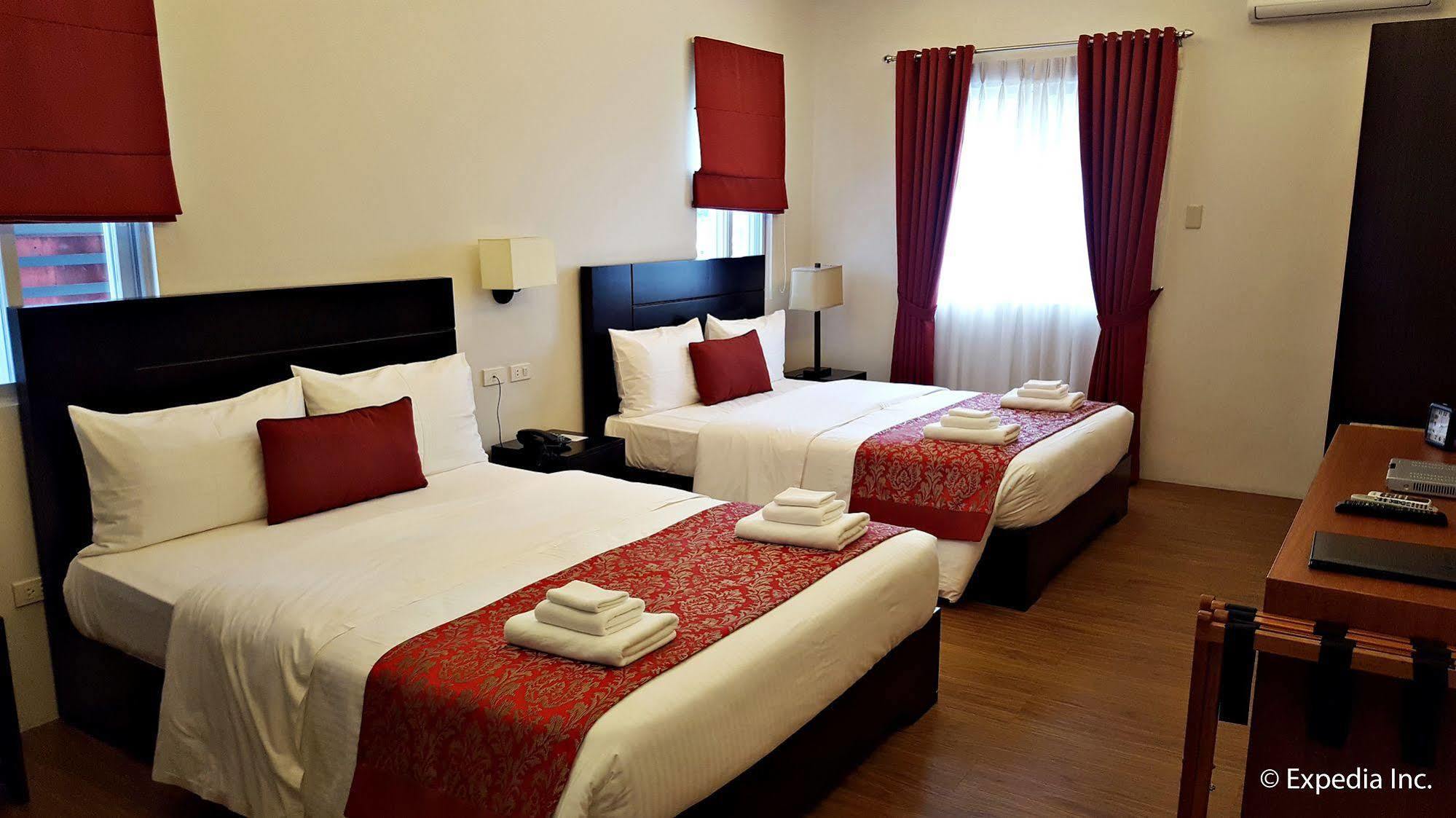 Hotel Capital O 642 The Junction Tagaytay Tagaytay City Esterno foto