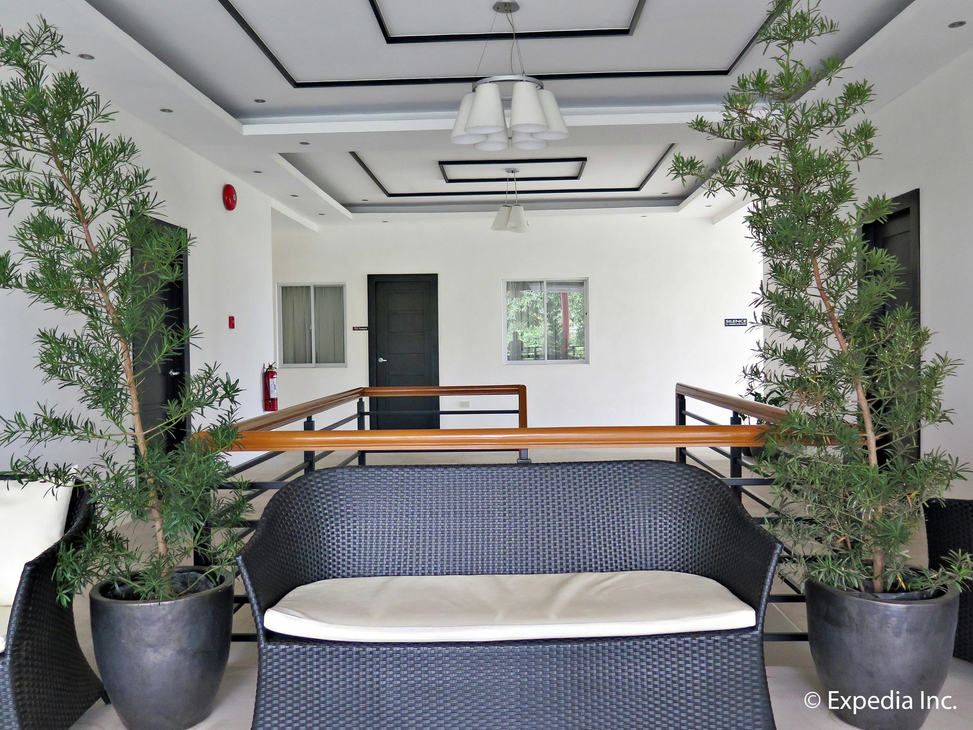Hotel Capital O 642 The Junction Tagaytay Tagaytay City Esterno foto